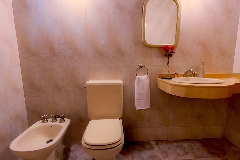Cálida hab. c/baño privado y vista al jardín