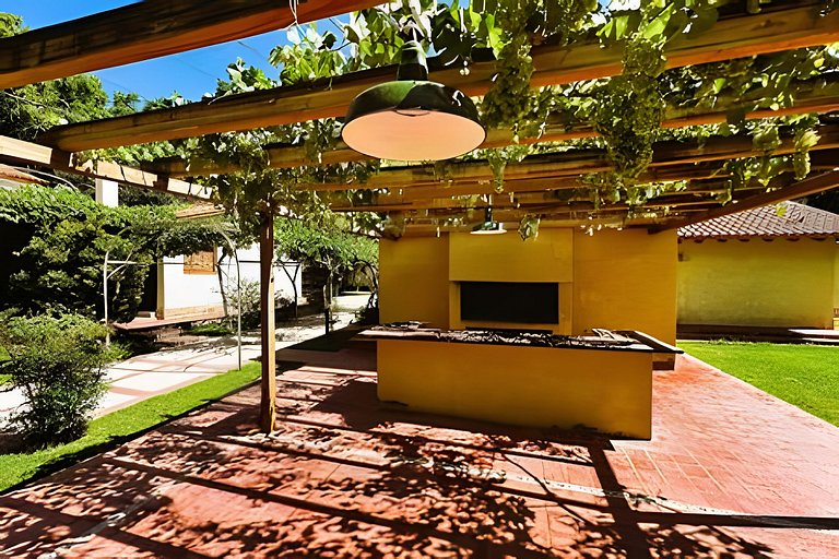 Amplia hab.Triple Hermosa posada,AA,patio y pileta