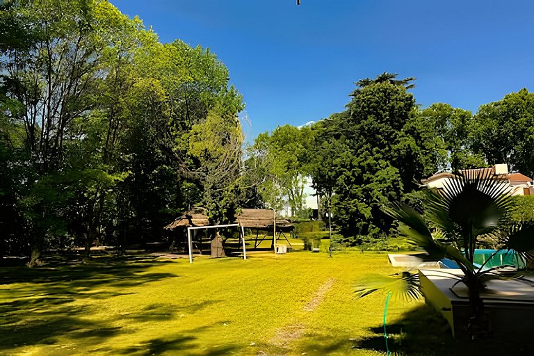 Hermosa Mansión-Pileta c/borde infinito y parrilla