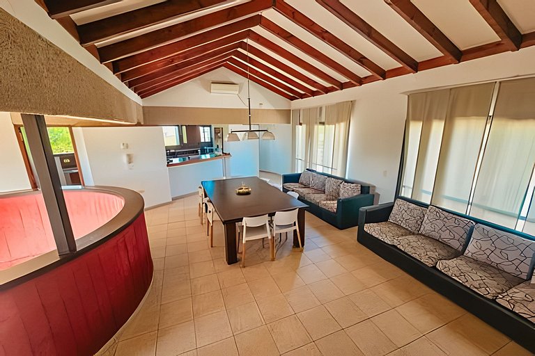 Hermosa Mansión c/pileta y jacuzzi -Barrio privado