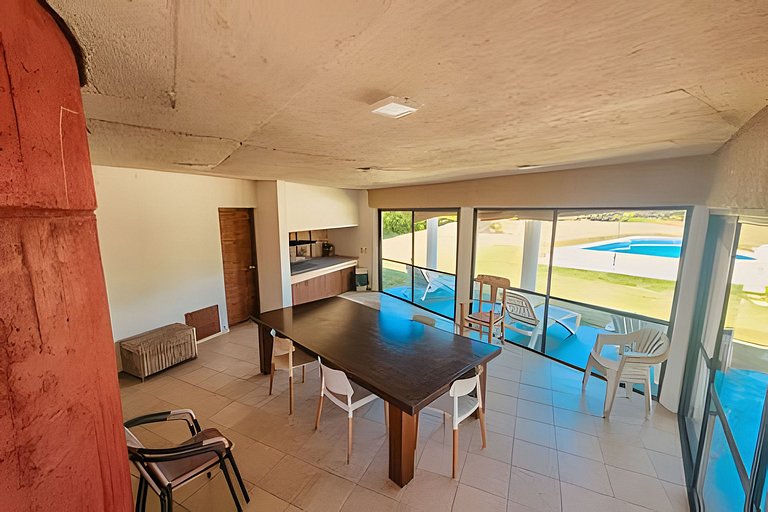 Hermosa Mansión c/pileta y jacuzzi -Barrio privado