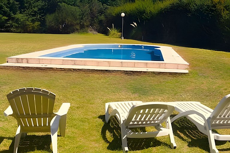 Hermosa Mansión c/pileta y jacuzzi -Barrio privado
