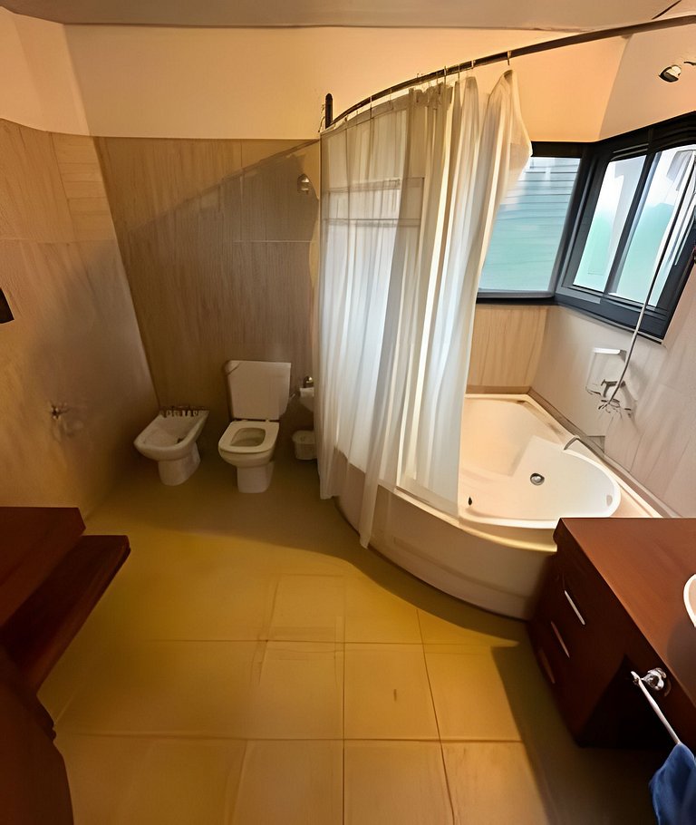 Hermosa Mansión c/pileta y jacuzzi -Barrio privado
