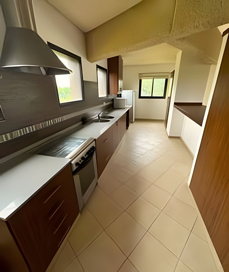 Hermosa Mansión c/pileta y jacuzzi -Barrio privado