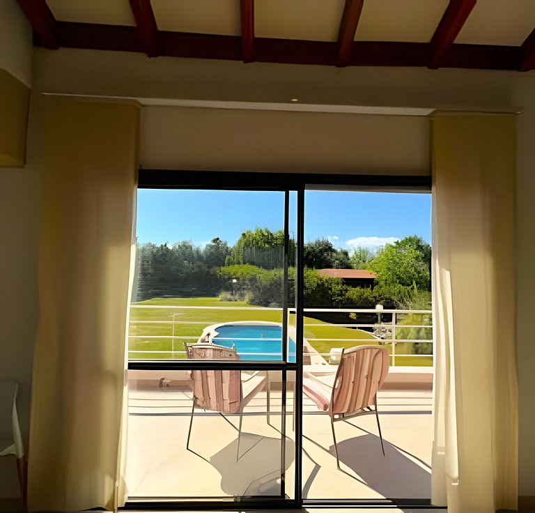 Hermosa Mansión c/pileta y jacuzzi -Barrio privado
